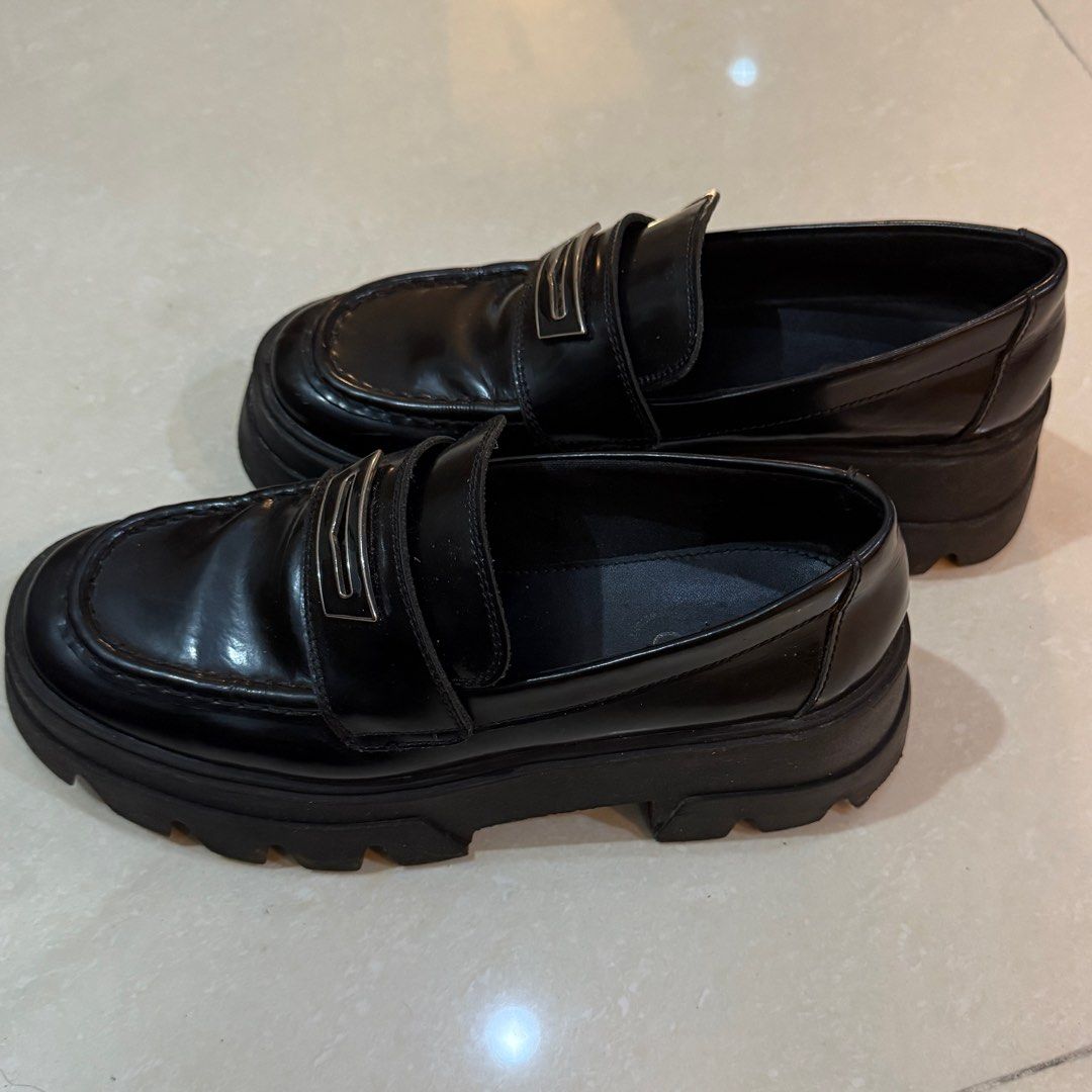 ALDO Black Platform Loafers (Category: Loafers) located in Las Pinas. Submitted by slua19 (Listing ID 1408422907, Image 1). Description: SLIGHTLY NEGOTIABLE Original Price: 4950 DM for more details & pics .