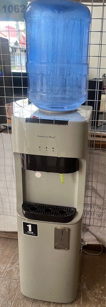 American Home Water Dispenser (Category: Water Purifiers & Dispensers) located in Cabuyao City. Submitted by threejsconsumergoodstrading (Listing ID 1408329592, Image 1). Description: Piso tubig vendo machine Swak pang negosyo American Home water dispenser Second hand P3,500 Location: Butong Cabuyao Laguna.