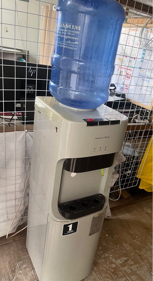 American Home Water Dispenser (Category: Water Purifiers & Dispensers) located in Cabuyao City. Submitted by threejsconsumergoodstrading (Listing ID 1408329592, Image 3). Description: Piso tubig vendo machine Swak pang negosyo American Home water dispenser Second hand P3,500 Location: Butong Cabuyao Laguna.