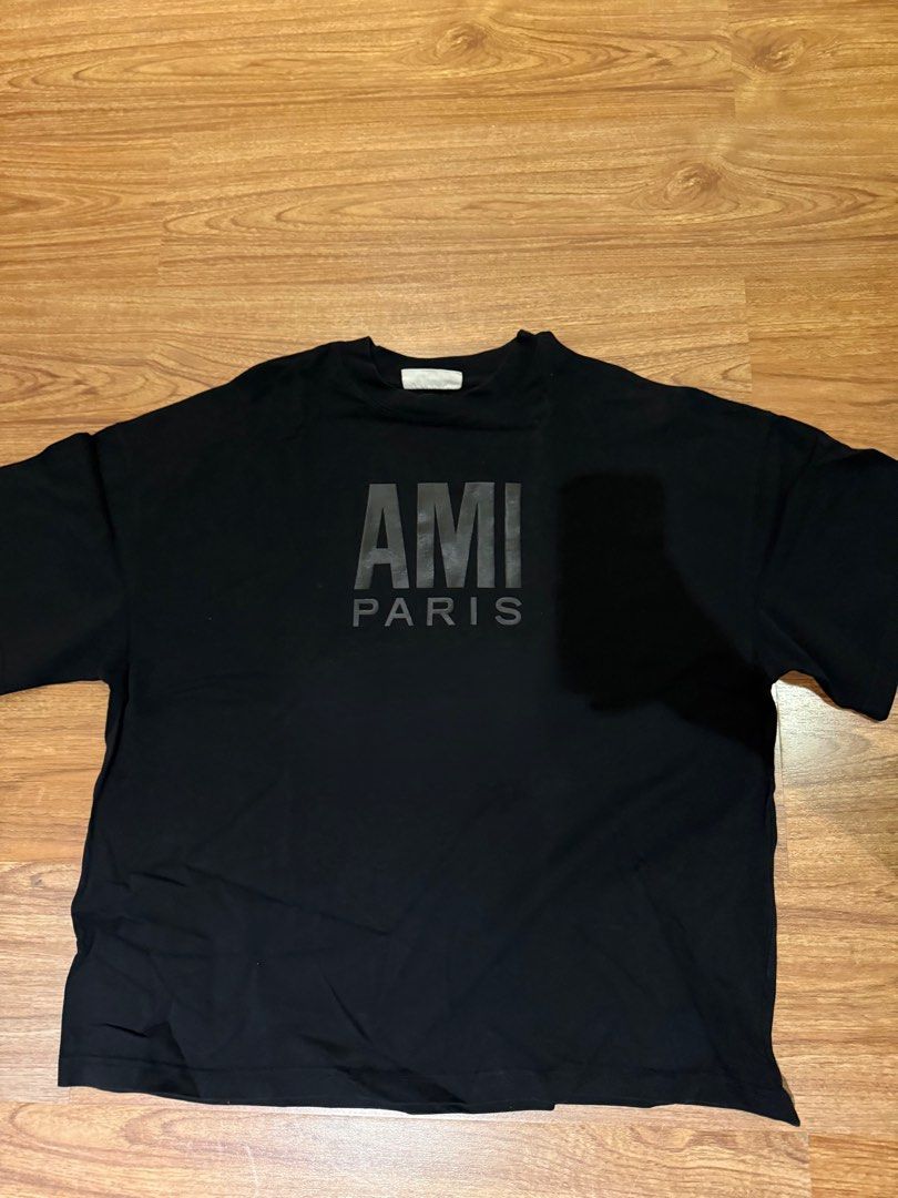 AMI Paris Black Logo T-shirt (Category: Tshirts & Polo Shirts ) located in Paranaque City. Submitted by declutterhead (Listing ID 1408477374, Image 1). Description: - AMI Paris Shirt Thrifted - Large logo print on the front - Classic crew neck design - Short sleeves - Made from soft, comfortable material - Versatile for everyday wear.