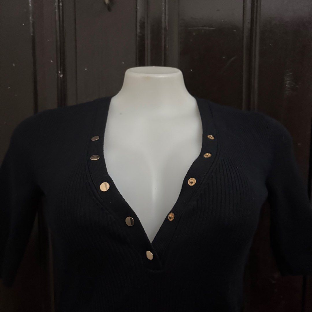 Anko Black Ribbed Top with Gold Buttons (Category: Sleeveless) located in Manila. Submitted by weya_ (Listing ID 1408487042, Image 2). Description: .