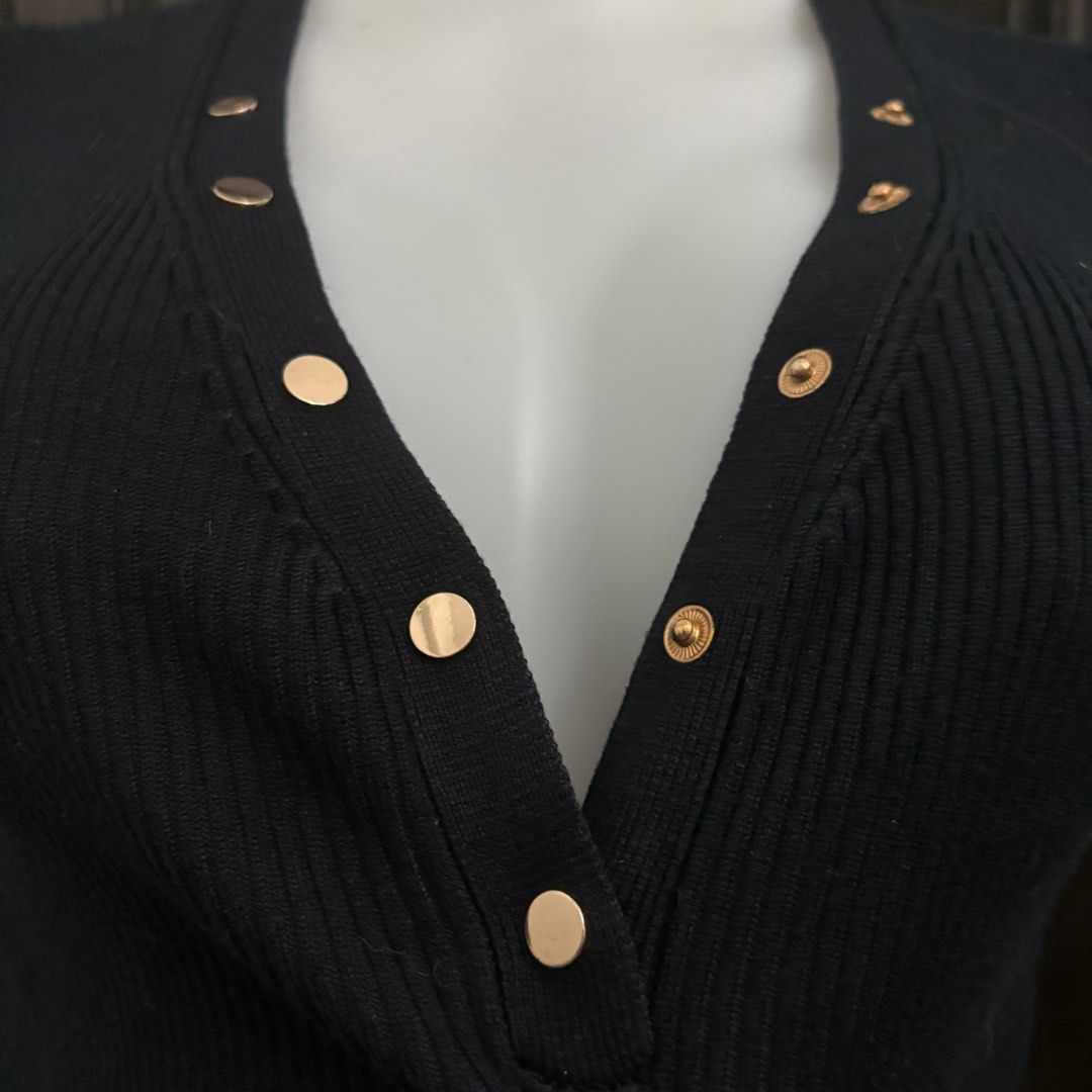Anko Black Ribbed Top with Gold Buttons (Category: Sleeveless) located in Manila. Submitted by weya_ (Listing ID 1408487042, Image 3). Description: .