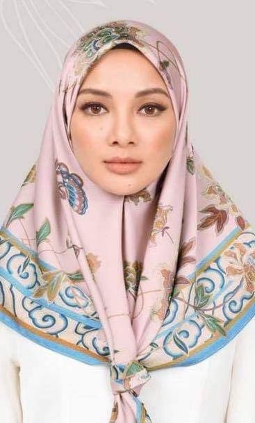 authentic-naelofar-by-neelofa-pink-chizu-de-orient-collection-square