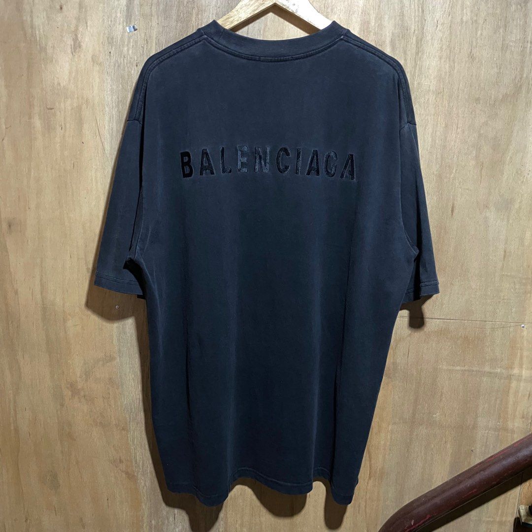 Balenciaga Embroidered script Black T-shirt (Category: Tshirts & Polo Shirts ) located in Manila. Submitted by drp4drp (Listing ID 1408429942, Image 2). Description: Dimes: Length 31 x Width 25 - Black color - Embroidered Balenciaga logo (front & back) - From the Wardrobe collection - Unisex - Size: L to XXL - Made in Portugal - No issues - Crew neck - Short sleeves.