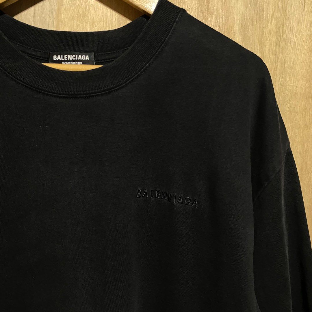 Balenciaga Embroidered script Black T-shirt (Category: Tshirts & Polo Shirts ) located in Manila. Submitted by drp4drp (Listing ID 1408429942, Image 3). Description: Dimes: Length 31 x Width 25 - Black color - Embroidered Balenciaga logo (front & back) - From the Wardrobe collection - Unisex - Size: L to XXL - Made in Portugal - No issues - Crew neck - Short sleeves.