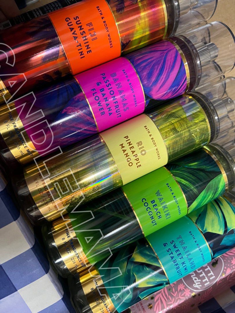 由 bathandbodyworks.hk (刊登 ID 1408466966,圖片 1) 提交,位於 Hong Kong 的 現貨包郵❤️Bath and Body Works Fine Fragrance Mist 236ml (類別:健康及美容 - 香水&香體噴霧),說明:Free SF locker / SF store 🧡 Fuji Sunshine Guava-Tini Fragrance notes: sun-kissed guava, fresh orange and seaside jasmine. 香調:陽光充足的番石榴、清新香橙及海邊茉莉。 🩷Bahamas Passionfruit & Banana Flower Fragrance notes: passionfruit, pineapple leaves and banana flower. 香調:熱情果、菠蘿葉及香蕉花。 💛Rio Pineapple Mango Fragrance notes: fre