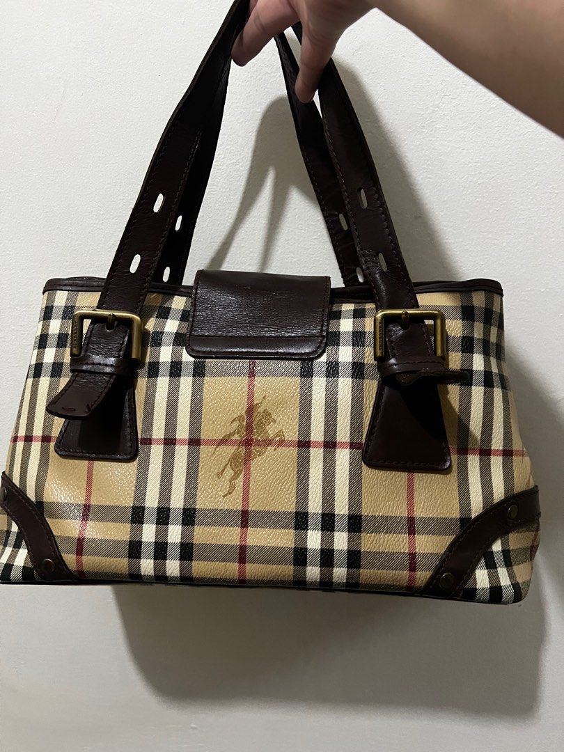 Burberry bag w/ free wallet (Category: Luxury Bags & Wallets) located in Valenzuela. Submitted by dianzskiyo (Listing ID 1408404272, Image 3). Description: Preloved Burberry bag with free wallet 📍 what you see is what you get 📍 Managed ur expectation - this is preloved 📍 Slightly negotiable 📍 All details were already posted (pls check photos para iwas sa redundant na tanong 😉) 📍 Color may vary due to lighting 💡 📍 + SF 📍Last pic for refen