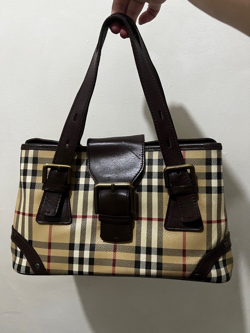 Burberry bag w/ free wallet (Category: Luxury Bags & Wallets) located in Valenzuela. Submitted by dianzskiyo (Listing ID 1408404272, Image 2). Description: Preloved Burberry bag with free wallet 📍 what you see is what you get 📍 Managed ur expectation - this is preloved 📍 Slightly negotiable 📍 All details were already posted (pls check photos para iwas sa redundant na tanong 😉) 📍 Color may vary due to lighting 💡 📍 + SF 📍Last pic for refen