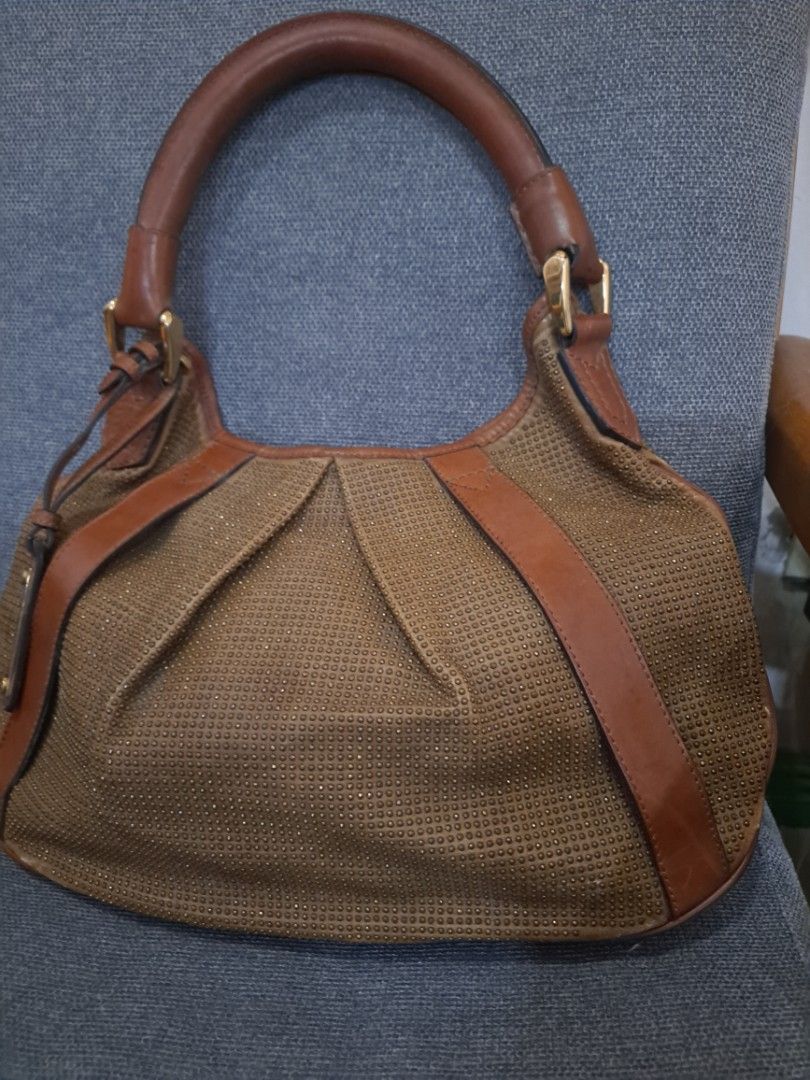 Burberry Hobo Handbag (Category: Luxury Bags & Wallets) located in Cebu City. Submitted by atetskie (Listing ID 1408422922, Image 1). Description: - Authentic Burberry hobo handbag - Textured exterior with leather accents - Stylish curved handle - Secure zipper closure with gold-toned pull - Features a leather tag with the Burberry logo - Made in Italy.