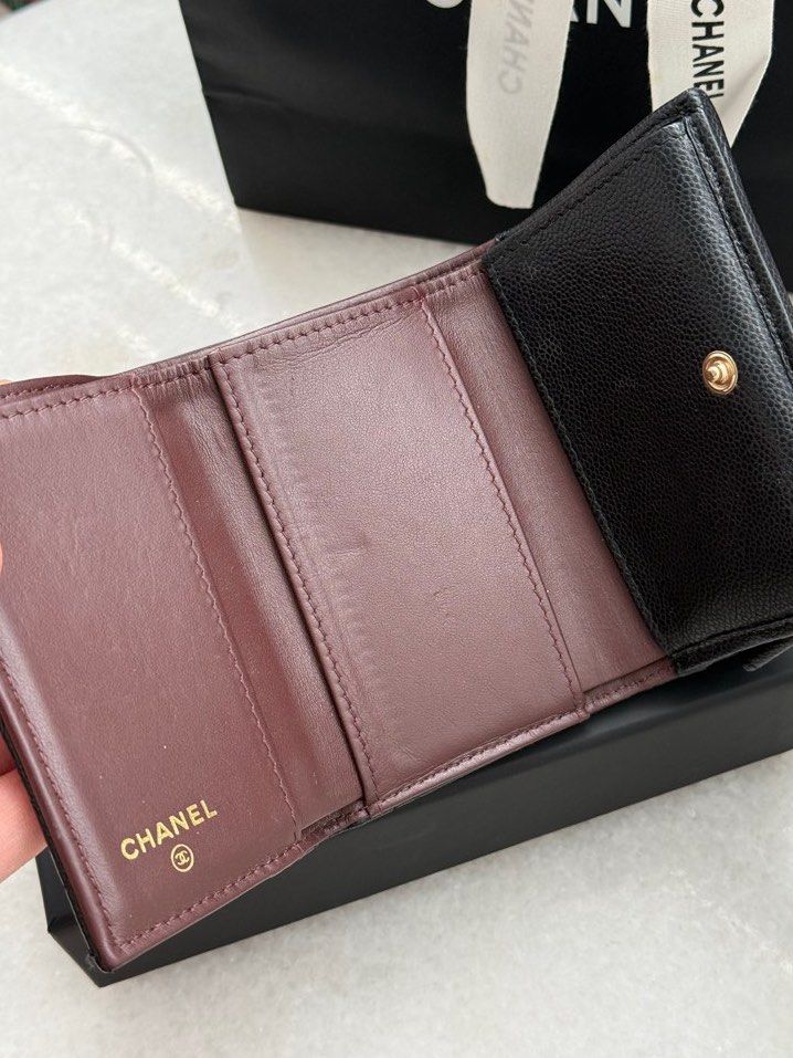 Chanel Trifold Classic Small Wallet Gold Hardware (Category: Luxury Bags & Wallets) located in Quezon City. Submitted by shopkimi (Listing ID 1408320990, Image 2). Description: Purchased 12/2023 :) FREE SHIPPING Caviar Leather + Gold Hardware NO LOW OFFERS automatic declined - 8.5/10 condition with signs of usage and slight flaw (corner small still intact) - WHAT YOU SEE IS WHAT YOU GET manage expectations but durable since this is (Soft )Caviar 