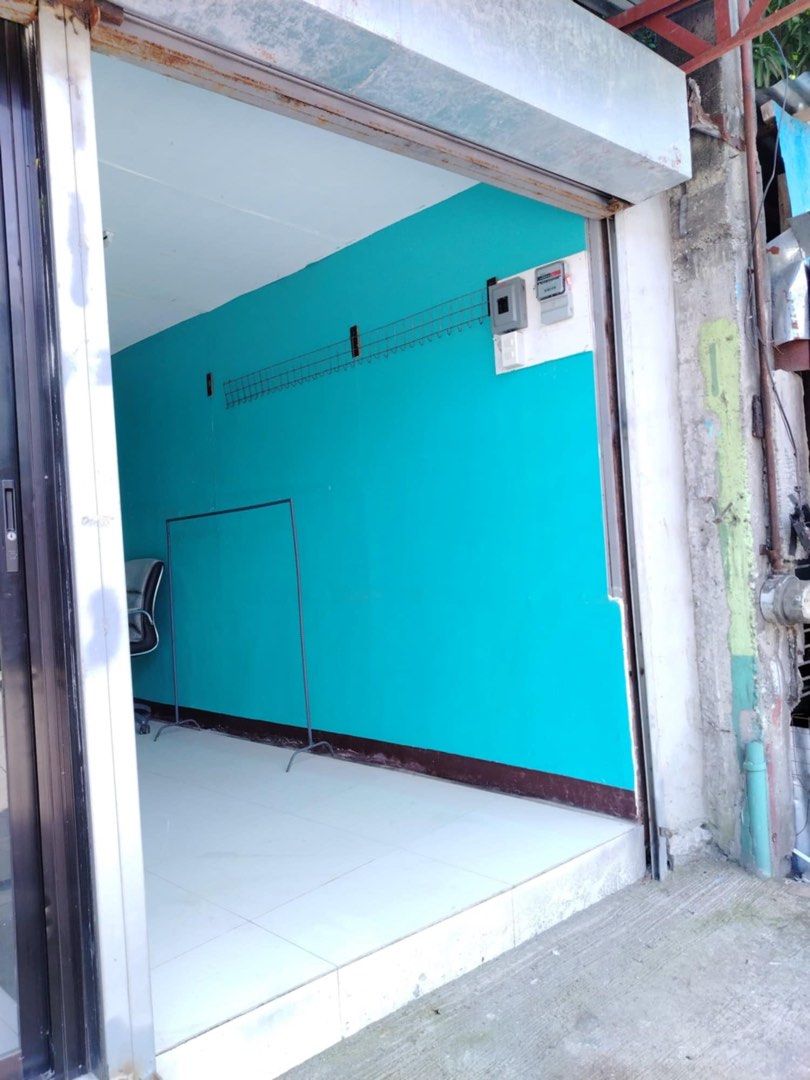 Commercial Space for Rent (Category: Commercial) located in Caloocan City. Submitted by ericavi_g (Listing ID 1408489993, Image 2). Description: Commercial Space Near Zabarte Road holy reedemer school toda trickle franville IV near massway hympermarker and baliwag lechon location: ipil st cor narra st franville IV Caloocan city viewing every Sat and sunday pls check the area if okay na sainyo anytime nman para mka sign n ng contract if sure get G