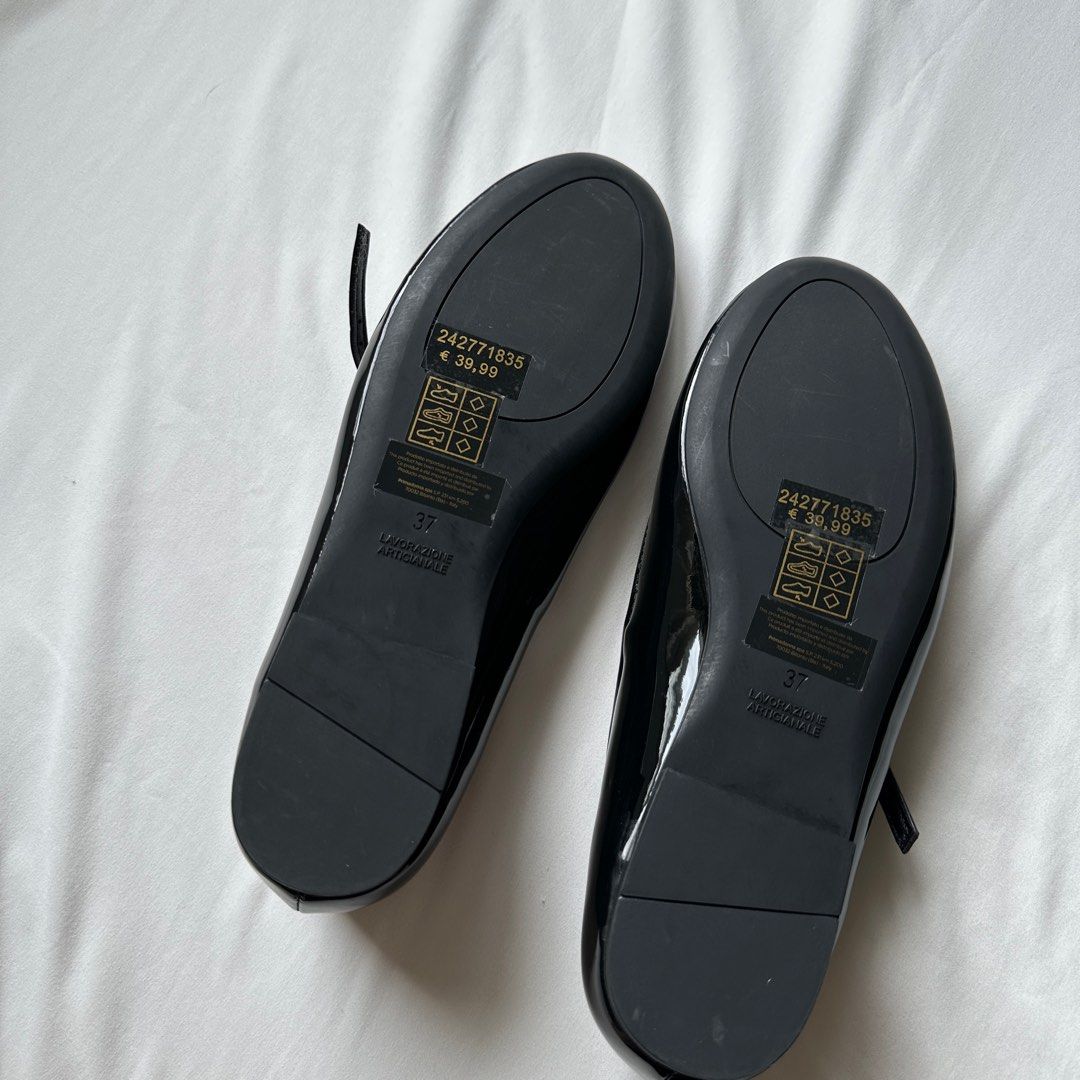 Dainty Black Mary Janes (Category: Flats & Sandals) located in Quezon City. Submitted by inesmiim (Listing ID 1408359973, Image 2). Description: Runs small Never worn From Europe! Location: near Temple Drive, Quezon City.