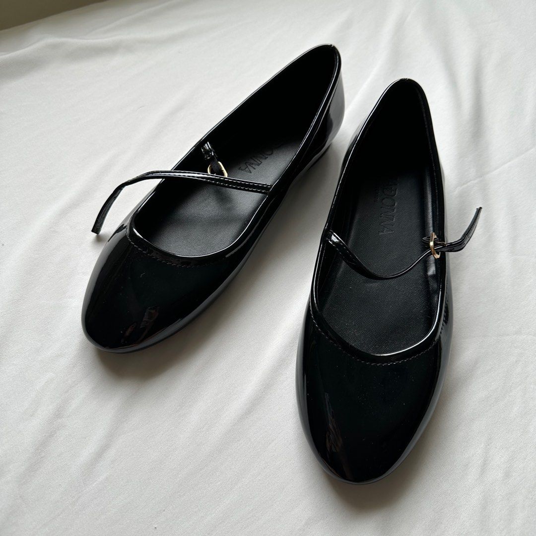 Dainty Black Mary Janes (Category: Flats & Sandals) located in Quezon City. Submitted by inesmiim (Listing ID 1408359973, Image 1). Description: Runs small Never worn From Europe! Location: near Temple Drive, Quezon City.