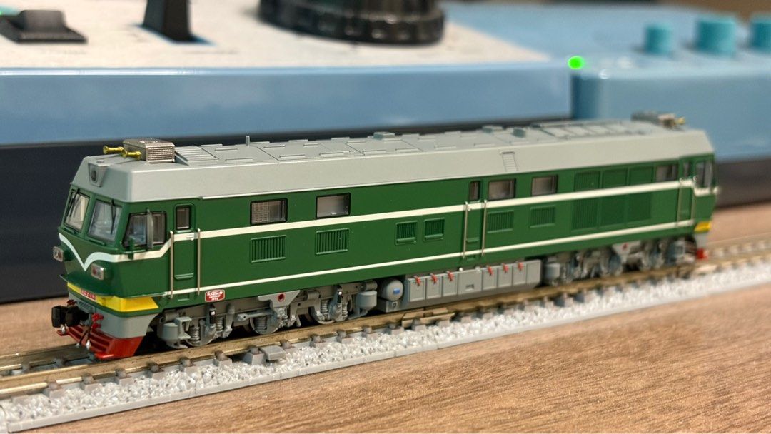 長嗚DF4C-274 援助朝鮮+ 微景朝鮮鐵道郵政車, 玩具收藏品, 手辦及模型