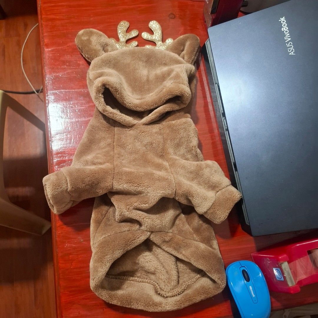 Dog/Cat Reindeer Costume (Category: Homes & Other Pet Accessories) located in Cavite. Submitted by Kal_07 (Listing ID 1408418381, Image 1). Description: Hello! Welcome to our Shop! This just arrived today and I'm selling it for 180 php, It's actually for my cat, but it doesn't fit, so I just planned to sell it instead. Can still lower the price a bit if will get it right away 🥹 Size: Medium Chest (cm): 38 Neck (cm): 29 Back Length (cm): 30 Weigh