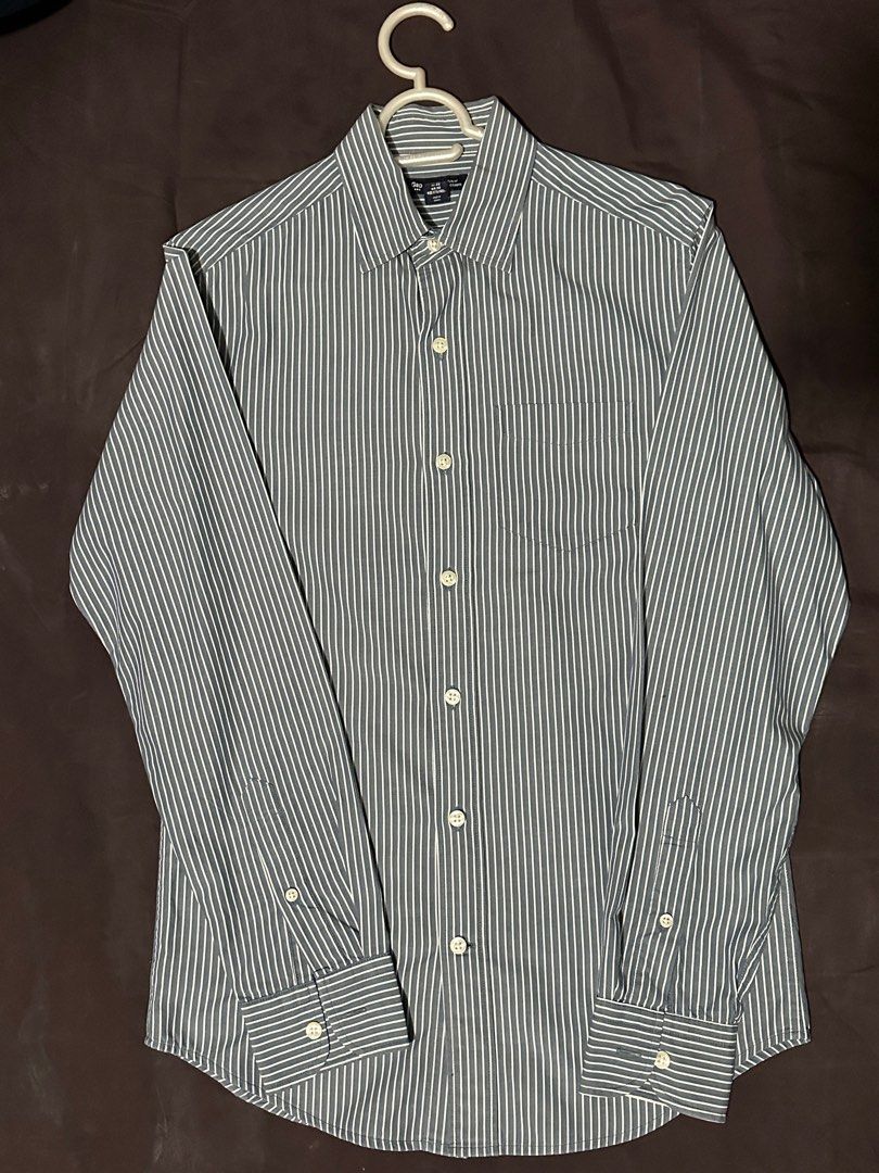 Gap Slim Fit Striped Shirt (Category: Tshirts & Polo Shirts ) located in Manila. Submitted by p2129_ (Listing ID 1408319820, Image 1). Description: Gap buttondown longsleeves Blue with white stripes No stains Complete buttons #gap #uniqlo #h&m #zara #longsleeves.