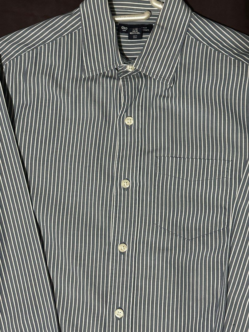 Gap Slim Fit Striped Shirt (Category: Tshirts & Polo Shirts ) located in Manila. Submitted by p2129_ (Listing ID 1408319820, Image 2). Description: Gap buttondown longsleeves Blue with white stripes No stains Complete buttons #gap #uniqlo #h&m #zara #longsleeves.