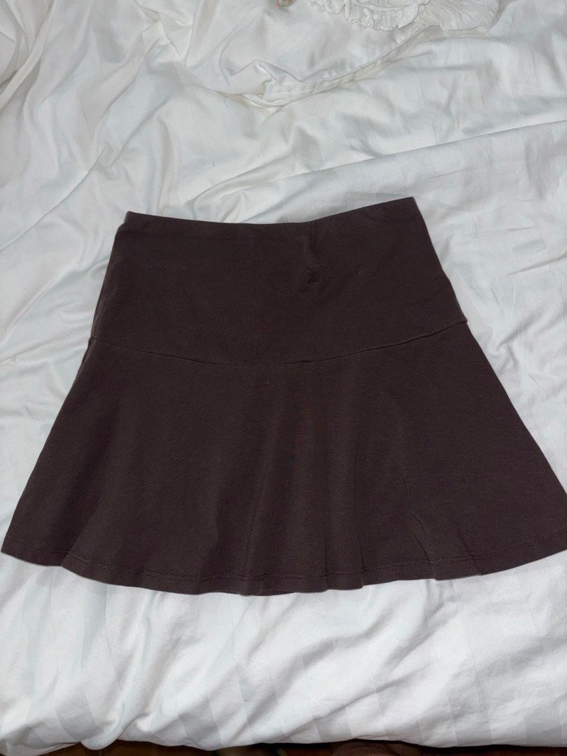 H&M Brown Skater Mini Skirt (Category: Skirts) located in Lipa City. Submitted by thriftwj (Listing ID 1408423007, Image 2). Description: - Brown skater skirt - Flattering A-line design - Comfortable waistband - Made of smooth, solid-colored fabric - Great for casual wear or dressing up - Simple and stylish.