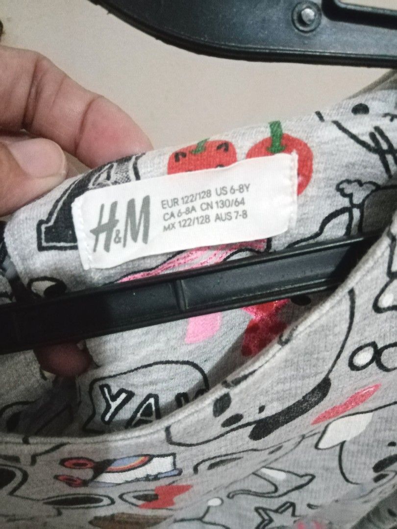 H&M Cartoon Print Dress (Category: Babies & Kids Fashion) located in Antipolo. Submitted by cone0812 (Listing ID 1408306242, Image 3). Description: - H&M dress with fun cartoon print - Gray color - Round neckline and short sleeves - Size: EUR 122/128 (fits 6-8 years) - Features a playful cartoon and food pattern - Keyhole detail at the back.