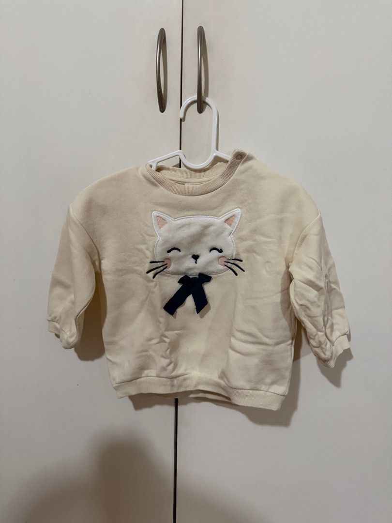 H&M Cat Sweatshirt 12-18M (Category: Babies & Kids Fashion) located in Manila. Submitted by gbfinds (Listing ID 1408325011, Image 1). Description: - H&M cat sweatshirt - Size: 12-18 months - Color: Cream - Features: Long sleeves, round neck, shoulder button - Design: Adorable cat print - Perfect for keeping your baby warm and stylish.