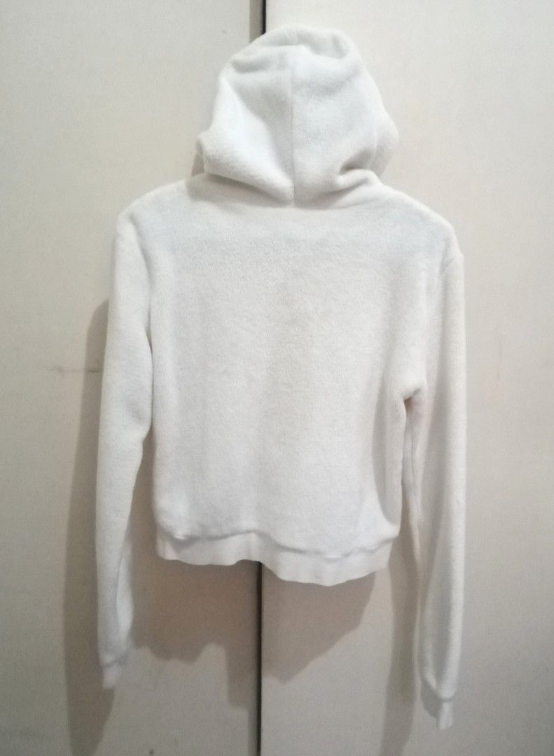 H&M White Unicorn Hoodie (Category: Babies & Kids Fashion) located in Antipolo. Submitted by cone0812 (Listing ID 1408305251, Image 3). Description: - H&M white hoodie - Adorable unicorn patch - Size: EUR 146/152, US 10-12Y, CA 10-12A, MX 146/152, AUS 11-12 - Made of soft, fuzzy material - Features a hood and front pocket.
