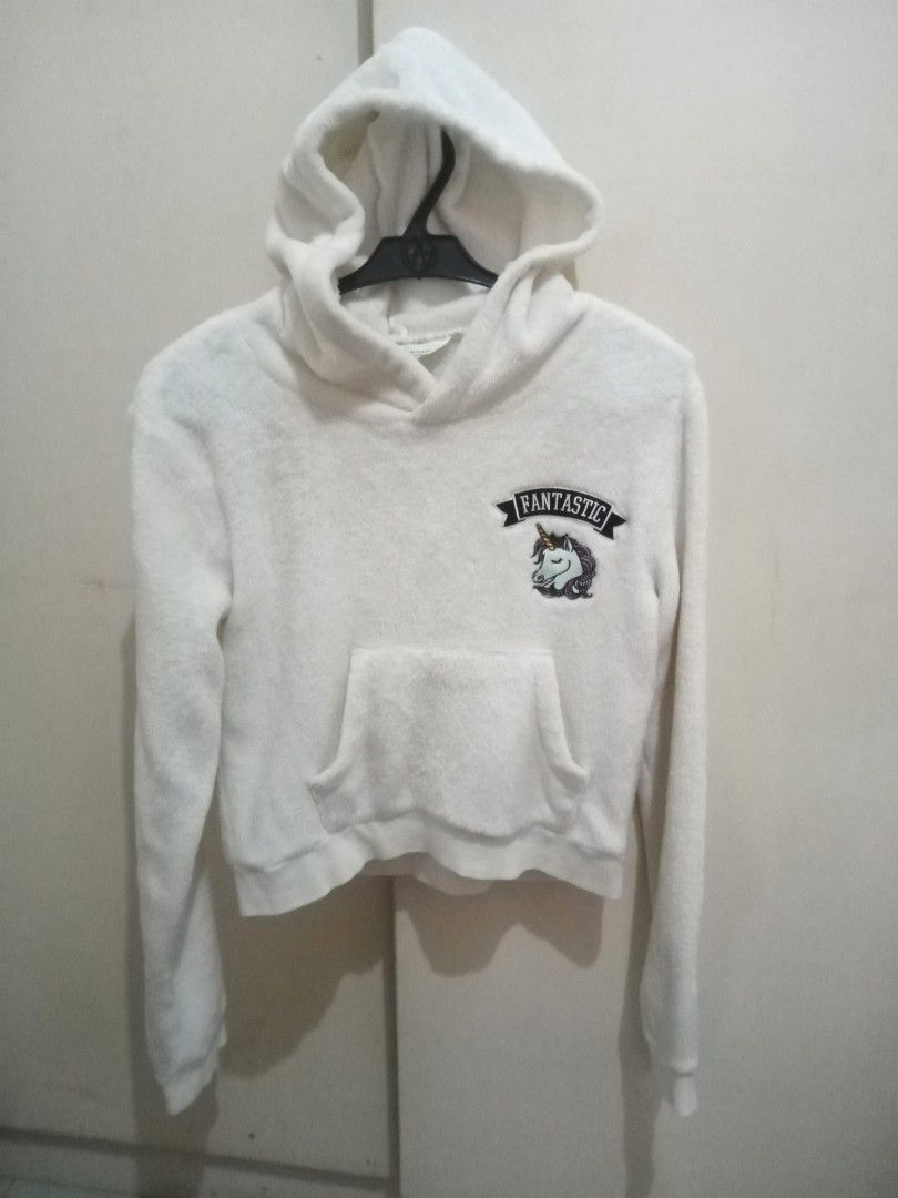 H&M White Unicorn Hoodie (Category: Babies & Kids Fashion) located in Antipolo. Submitted by cone0812 (Listing ID 1408305251, Image 1). Description: - H&M white hoodie - Adorable unicorn patch - Size: EUR 146/152, US 10-12Y, CA 10-12A, MX 146/152, AUS 11-12 - Made of soft, fuzzy material - Features a hood and front pocket.