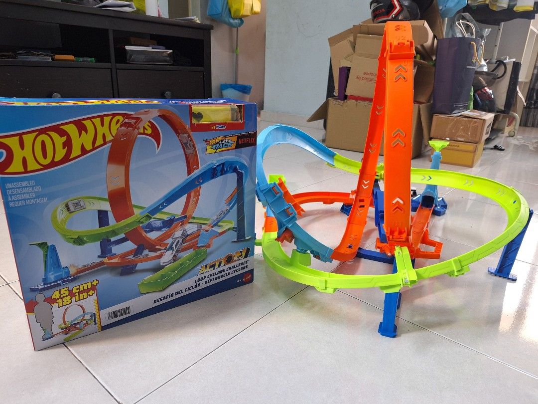 Hot Wheels Loop Cyclone Challenge Track Set, Hobbies & Toys, Toys ...