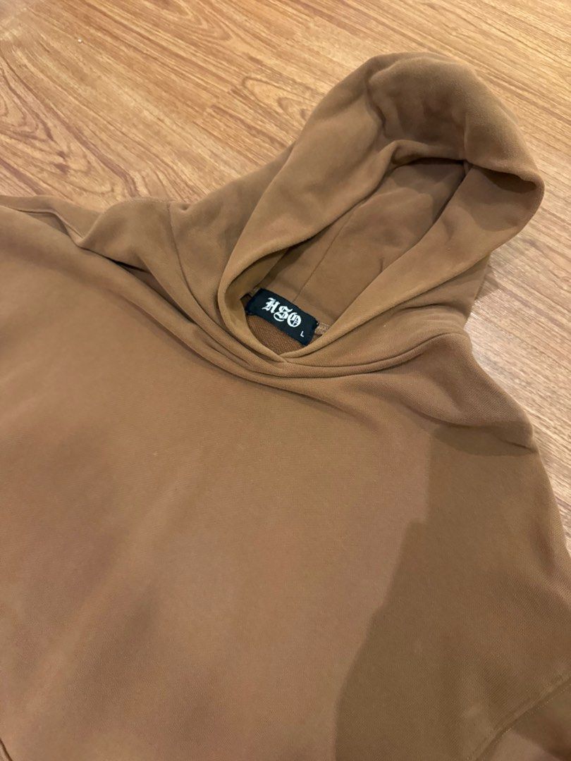 HSO Oversized Hoodie (Category: Hoodies) located in Paranaque City. Submitted by declutterhead (Listing ID 1408479086, Image 1). Description: Oversized brown hoodie.