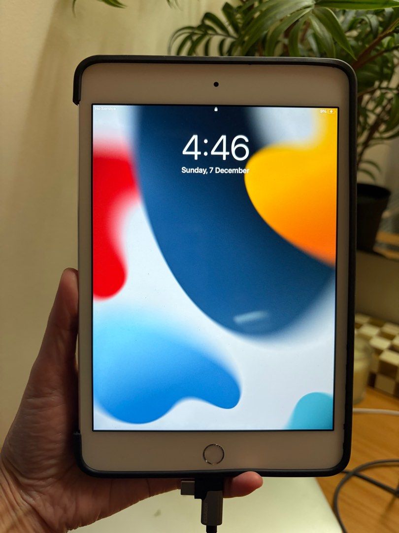 IPad Mini 4 excellent Wifi Cellular 16 GB (Category: iPad) located in Makati City. Submitted by cherylfuture (Listing ID 1408432006, Image 2). Description: IPad Mini 4 excellent Wifi Cellular 16 GB White. Lightly used. With free case. Note storage is only 16gb so it can barely install many apps. I used it for safari browsing and reading and emails only..