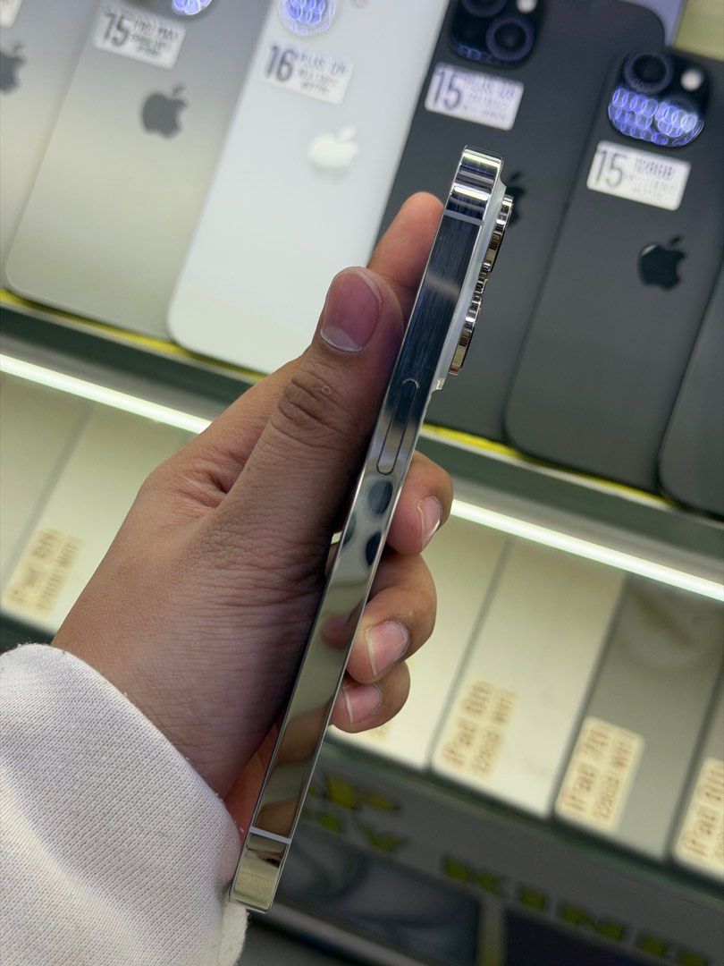 iPhone 14 Pro 128GB Factory Unlock No Issue Secondhand (Category: iPhone 14 Series) located in Pasig City. Submitted by FarAndRayShop (Listing ID 1408338512, Image 3). Description: OPEN FOR SWAP/SELLING/BUYING (RFS: Buy and Sell) Price: 29,499 iPhone 14 Pro 128GB •Factory Unlock •NO HIDDEN ISSUES •TEST TO SAWA •Authentic Phone Physical store in Greenhills Shopping Center XE-06 Stall Number Look For Rayray Or Anika NO CASH INSTALLMENT We are open 