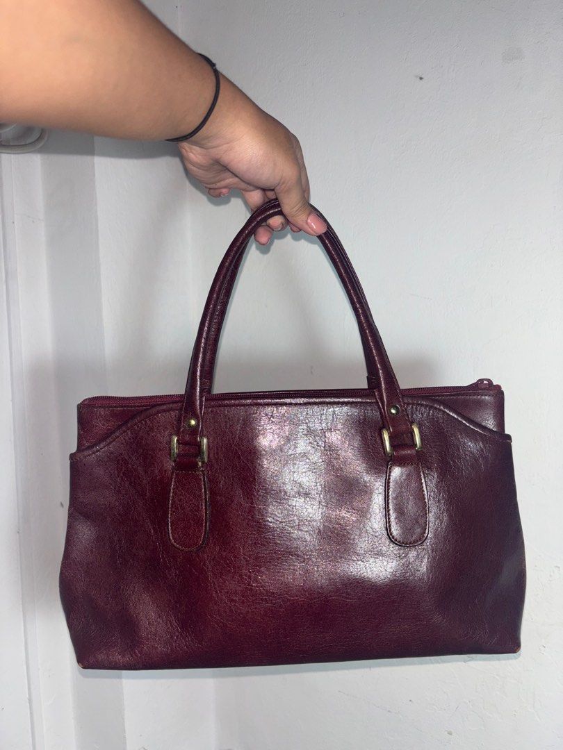 LG Burgundy Shoulder Bag (Category: Shoulder Bags) located in Caloocan City. Submitted by ___keisells (Listing ID 1408461961, Image 3). Description: Note: 1. PAYO (Pay As You Order) 2. Late payment fees: 50 php a day 3. Failure of payment will be left will a bad review and will be blocked. 4. I WILL NOT entertain slow inquiry 5. STRICTLY NO REFUND Item Size Description: Length: 36 cm Depth: 20 cm Width: 8.5 cm Issues: Leather discoloration but ca