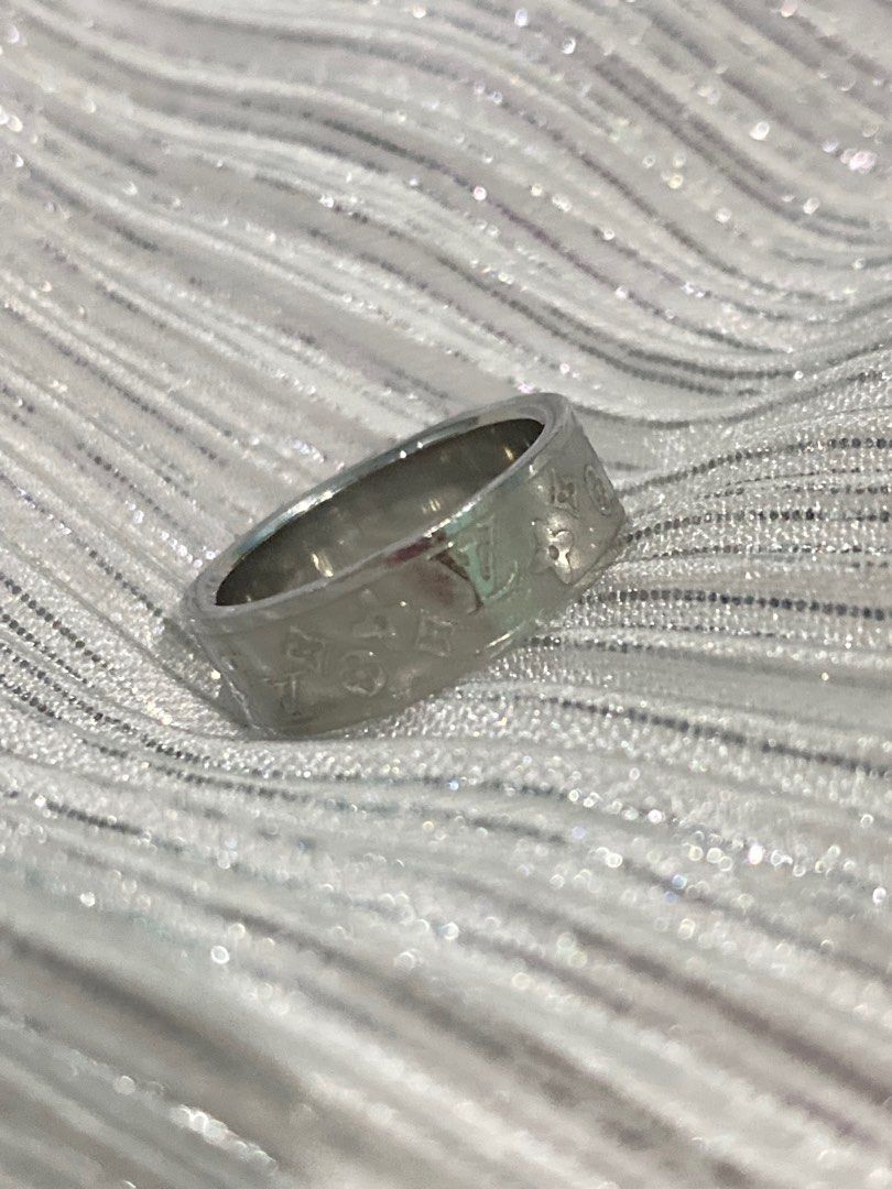 Louis Vuitton Monogram Ring (Size 5-6) (Category: Rings) located in Tiwi. Submitted by camila_dp (Listing ID 1408416834, Image 2). Description: - Vintage Louis Vuitton design - Features the iconic monogram pattern - Silver-colored metal - Band style ring - Engraved with LV logo and monogram flowers - Simple and elegant design.