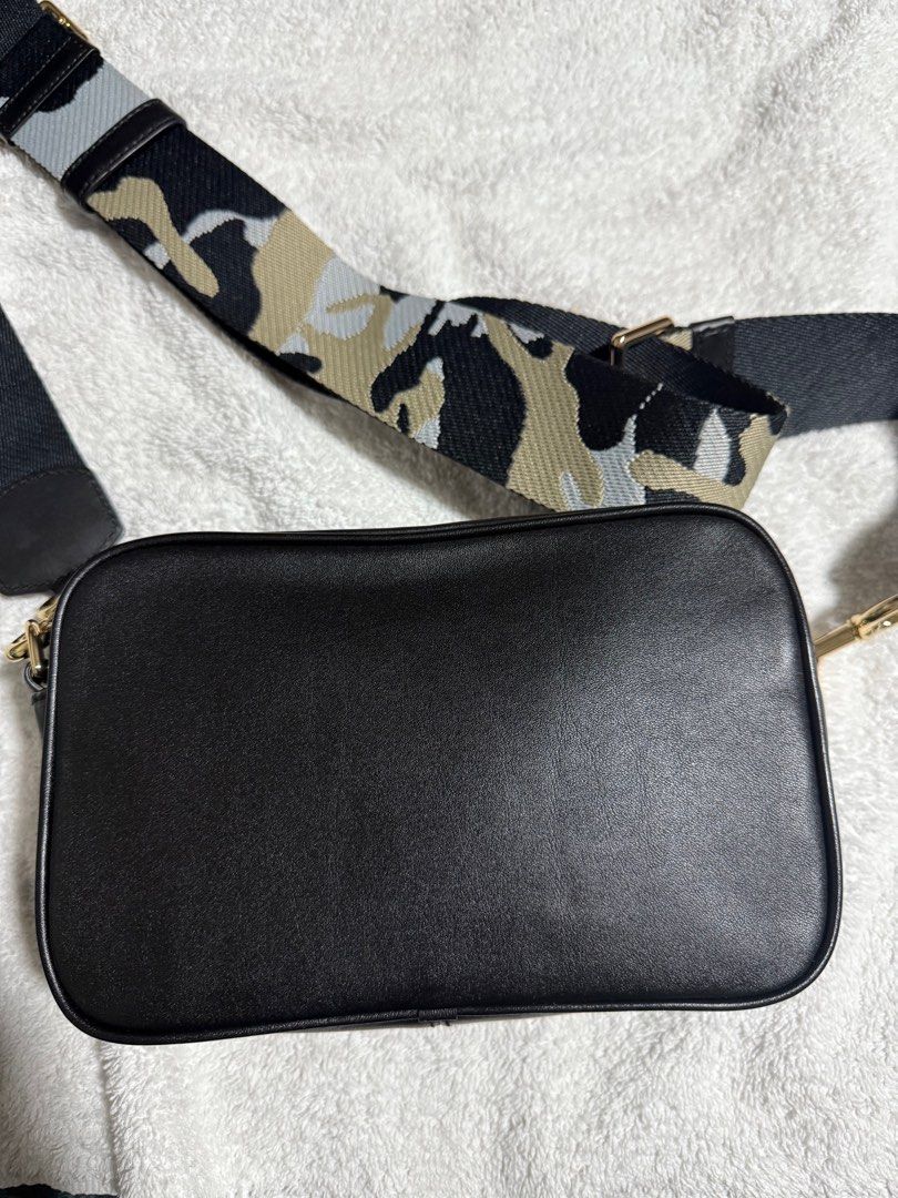 Marc Jacobs The Box Crossbody Bag (Category: Luxury Bags & Wallets) located in San Juan City. Submitted by rizalaine01 (Listing ID 1408465327, Image 2). Description: - Marc Jacobs crossbody bag - Black color - Features a circular logo - Camouflage strap - Zip closure - Gold-tone hardware - Adjustable strap - Made of leather.