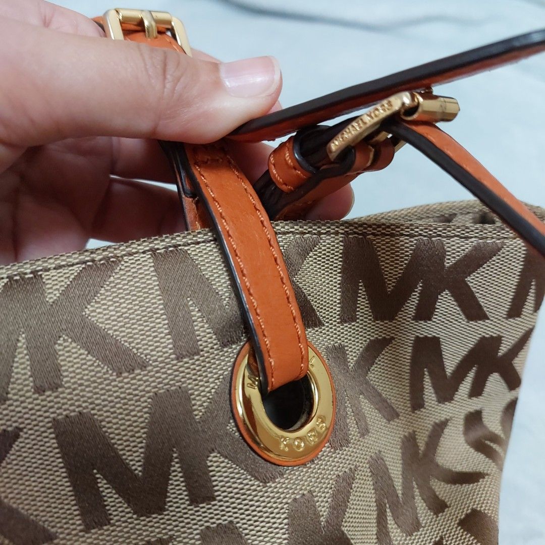 Michael Kors Tote Bag (Category: Luxury Bags & Wallets) located in Santa Rosa. Submitted by arzy_ann (Listing ID 1408404437, Image 3). Description: - Michael Kors tote bag - Iconic MK logo print - Brown leather handles and accents - Interior with multiple pockets - Magnetic closure - Minimal signs of wear.