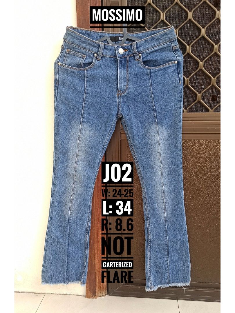 Mossimo Flare Jeans ( W: 24-25 L: 34) (Category: Jeans) located in Las Pinas. Submitted by ejstyles (Listing ID 1408302386, Image 1). Description: - Mossimo flare jeans in light blue - Classic five-pocket design - Waist size: 24-25 - Length: 34 - Flare cut - Not garterized - Unique seam detail down the front of the legs.