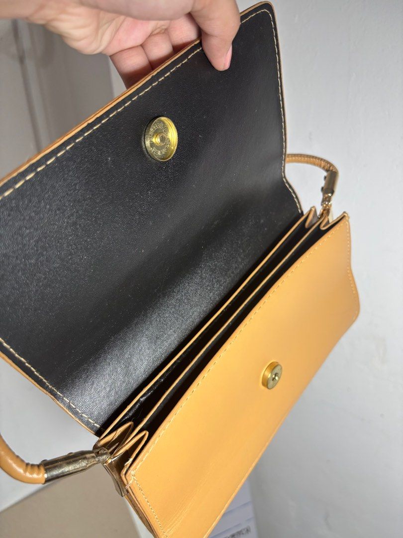 Mustard Yellow Purse Shoulder Bag (read description) (Category: Purses & Pouches) located in Caloocan City. Submitted by ___keisells (Listing ID 1408465828, Image 3). Description: Note: 1. PAYO (Pay As You Order) 2. Late payment fees: 50 php a day 3. Failure of payment will be left will a bad review and will be blocked. 4. I WILL NOT entertain slow inquiry Item Size Description: Length: 23 cm Width: 7 cm Depth: 14 cm.