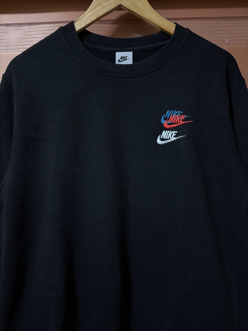 Nike Multi Swoosh Swetshirt (Category: Coats, Jackets and Outerwear) located in Tarlac. Submitted by random.stufff (Listing ID 1408476655, Image 2). Description: Nike Multi Swoosh Sweatshirt Size large Width: 23 inches Length: 26.5 inches 8+/10 condition, normal signs of wear. No major flaw ₱850 free shipping Tarlac area .