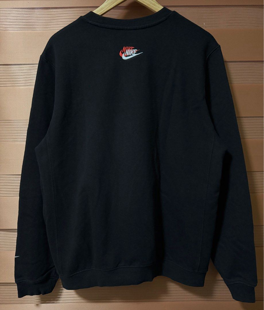 Nike Multi Swoosh Swetshirt (Category: Coats, Jackets and Outerwear) located in Tarlac. Submitted by random.stufff (Listing ID 1408476655, Image 3). Description: Nike Multi Swoosh Sweatshirt Size large Width: 23 inches Length: 26.5 inches 8+/10 condition, normal signs of wear. No major flaw ₱850 free shipping Tarlac area .