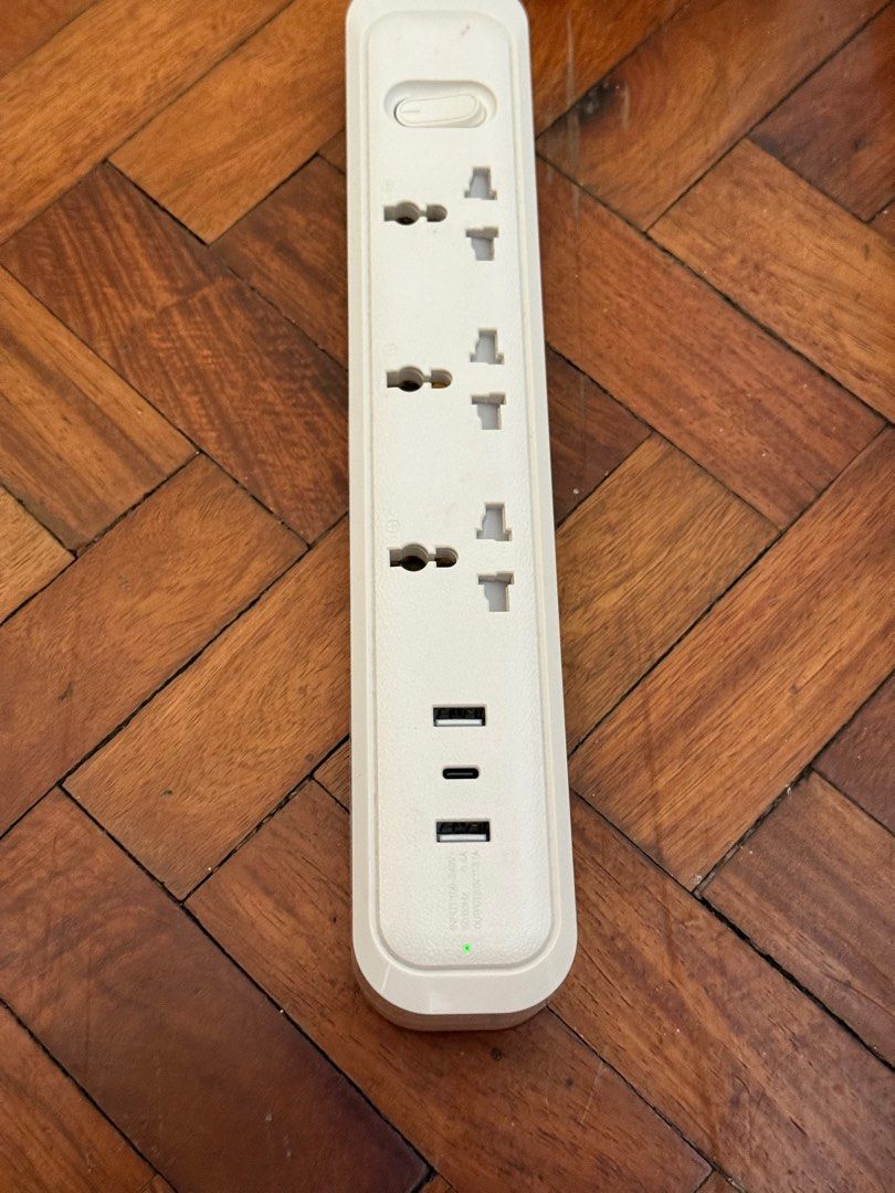 OMNI White Power Strip with USB Ports (Category: Lighting) located in Makati City. Submitted by freetree-deed (Listing ID 1408448162, Image 2). Description: White power strip features multiple universal outlets and two USB ports. It has an on/off switch and a long white power cord. The design is sleek and modern, suitable for various electronic devices. .