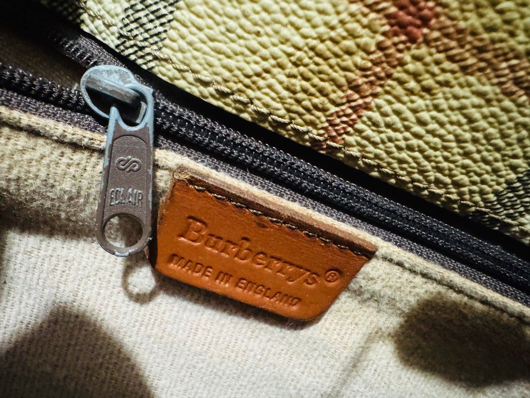 Original preloved Burberry's sling (Category: Luxury Bags & Wallets) located in Manila. Submitted by nylan1227 (Listing ID 1408374002, Image 3). Description: Sling has been replaced .