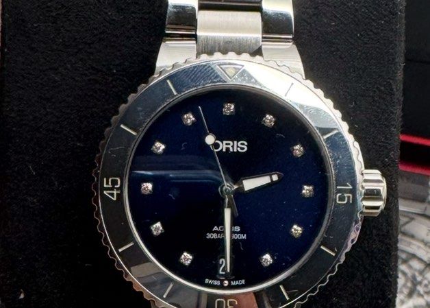 Oris Aquis Date Automatic Watch (Category: Luxury Watches) located in Manila. Submitted by rhaze01 (Listing ID 1408327934, Image 1). Description: - Oris Aquis Date watch - Stainless steel case and bracelet - Blue dial with diamond hour markers - Date display at 6 o'clock - Water-resistant to 300 meters - Automatic movement - Unidirectional rotating bezel Complete w/box Price 100,000 neg.