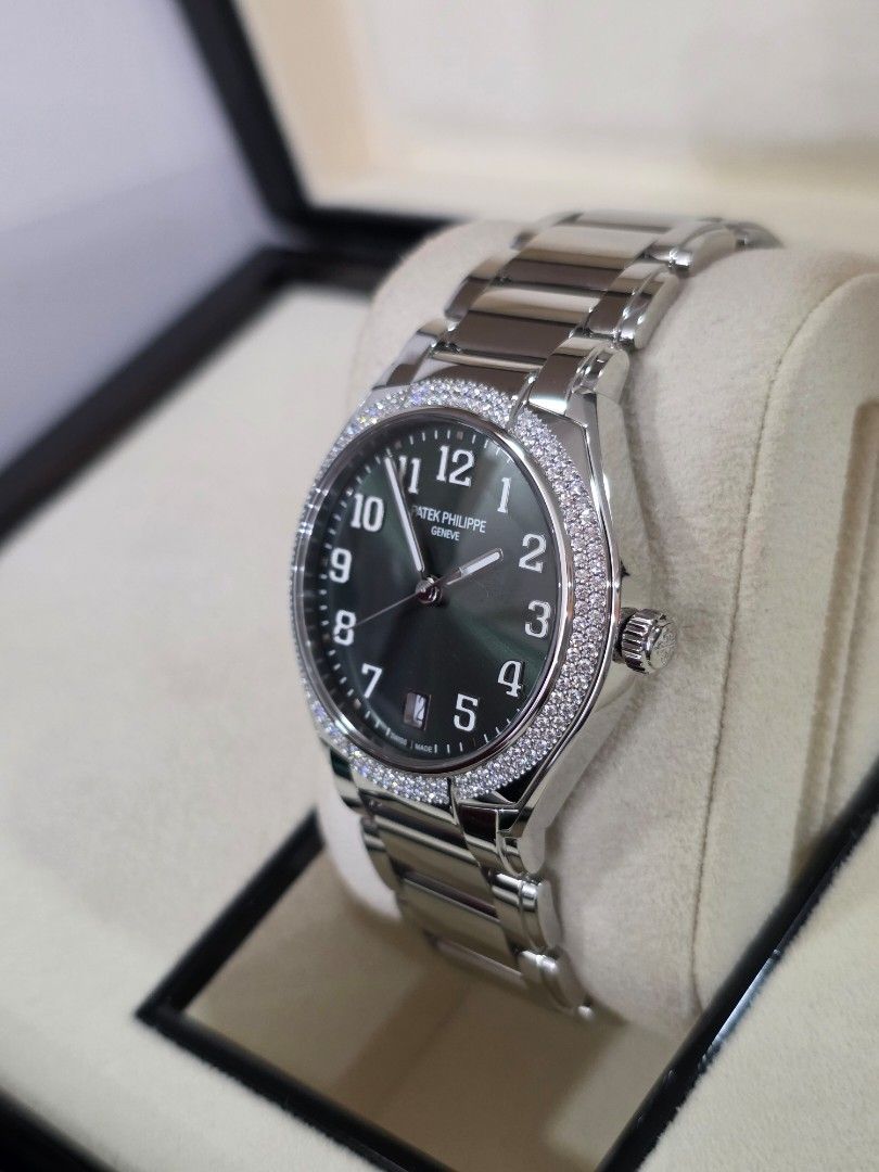 Patek Philippe Twenty 4 Olive Green (Category: Luxury Watches) located in Mandaluyong City. Submitted by shobeywatch (Listing ID 1408394152, Image 3). Description: Patek Philippe Twenty 4 Olive Green Ref. 7300/1200A Bnew 2025 ig shobeywatch.