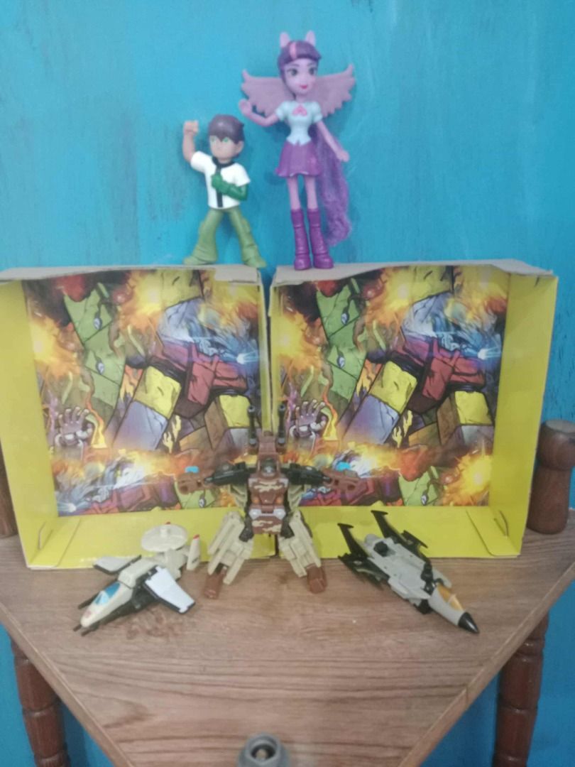 Power Core Combiners Steelshot with 2 Drones ( jets ) (Category: Action & Battle Toys) located in Bacoor. Submitted by syotiachiesnostalgiccollection (Listing ID 1258920012, Image 2). Description: 💙 💛 💙 ️FOR SALE ‼️ ‼️ AUTHENTIC HASBRO !!! 💯 💯 💯 🤖 🤖 🤖 Transformers Power Core Combiners 🚑 🚛 🎁 🎁 FREEBIES : 1 Pc Background Display Diorama Power Core Combiner STEEL SHOT 🚑 Power Core Combiner Drones ✈️✈️ NO Instruction Manual 📜 ❌ NO Box 