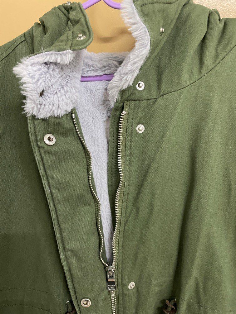 Pull&Bear Jacket (Category: Coats, Jackets and Outerwear) located in Batu Pahat. Submitted by yeeeee123 (Listing ID 1408316597, Image 3). Description: Can fit M .