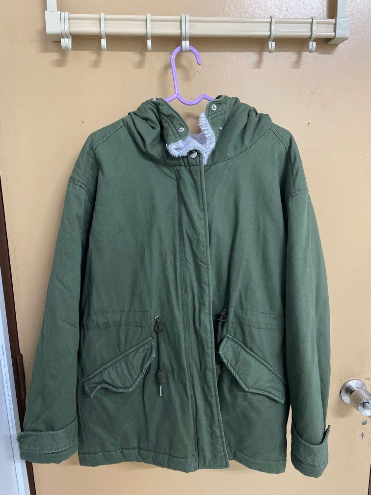 Pull&Bear Jacket (Category: Coats, Jackets and Outerwear) located in Batu Pahat. Submitted by yeeeee123 (Listing ID 1408316597, Image 2). Description: Can fit M .
