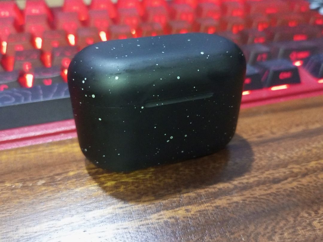 Sabbat X12 Ultra wireless earbuds (CHARGING CASE ONLY) (Category: Earphones) located in Quezon City. Submitted by vinzrandompick (Listing ID 1408415210, Image 3). Description: - charging case ng Sabbat X12 Ultra (snow white?) - purchased last 2022 - IMPORTANT: CHARGING CASE LANG BINEBENTA - yung earbuds dyan, sira physically tanggal yung takip magkabila - isasama ko na lang din, kayo na po mag-dispose or baka magamit niyo pa yung parts - WAG PO M