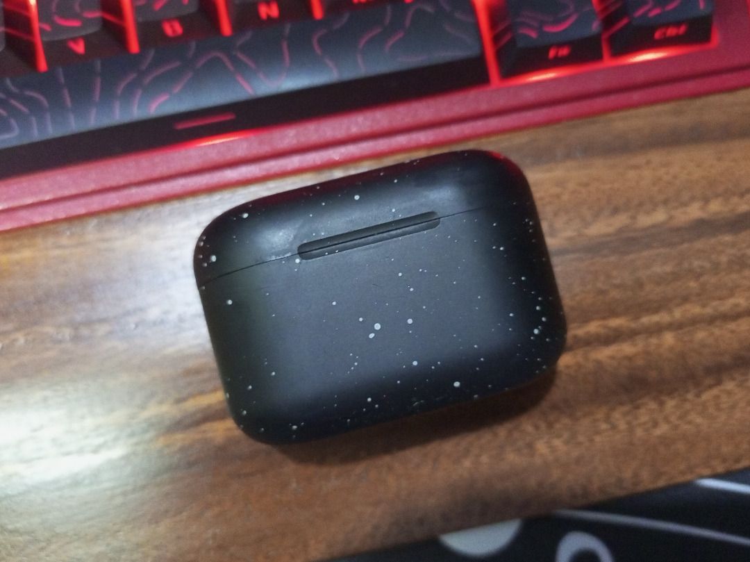 Sabbat X12 Ultra wireless earbuds (CHARGING CASE ONLY) (Category: Earphones) located in Quezon City. Submitted by vinzrandompick (Listing ID 1408415210, Image 1). Description: - charging case ng Sabbat X12 Ultra (snow white?) - purchased last 2022 - IMPORTANT: CHARGING CASE LANG BINEBENTA - yung earbuds dyan, sira physically tanggal yung takip magkabila - isasama ko na lang din, kayo na po mag-dispose or baka magamit niyo pa yung parts - WAG PO M