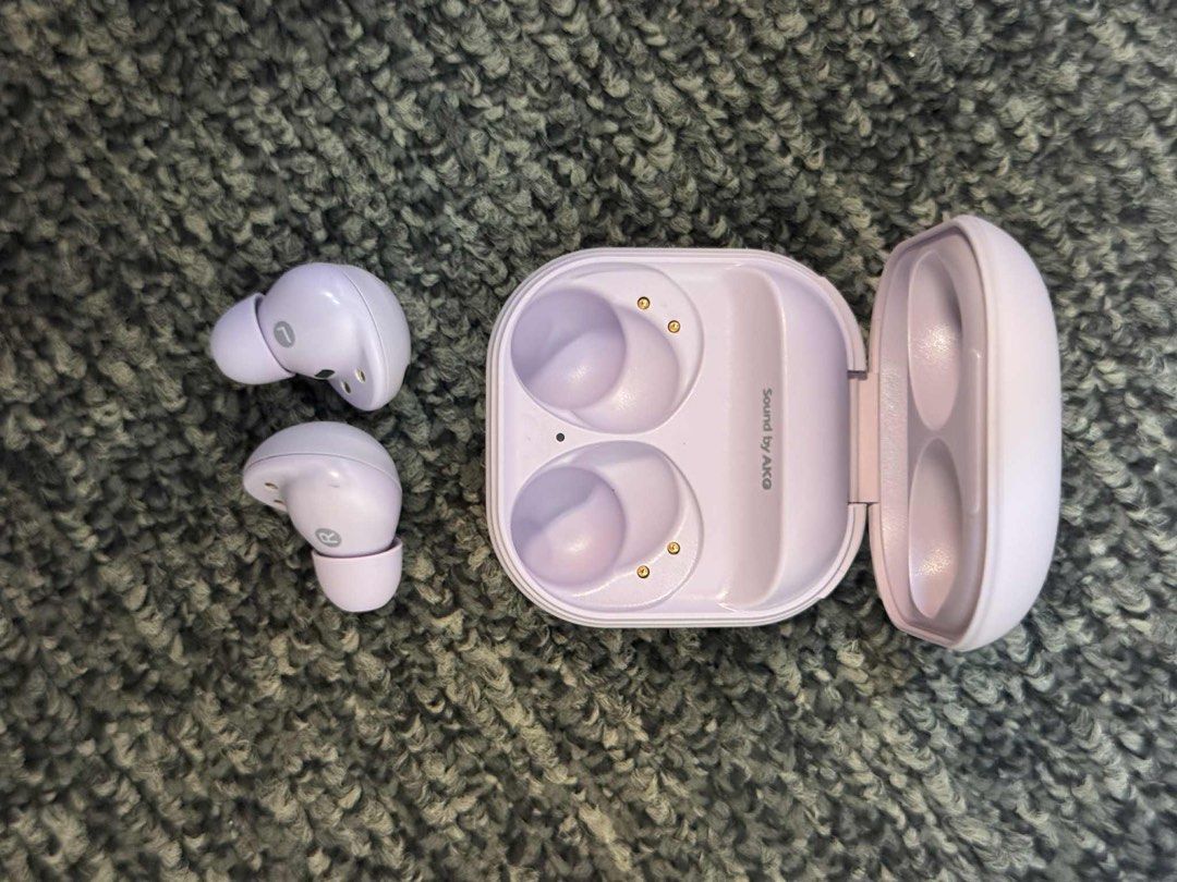 Samsung Galaxy Buds2 Pro premium copy (Category: Headphones & Headsets) located in Makati City. Submitted by affordableeleganceemporium (Listing ID 1408489578, Image 3). Description: premium copy Never used • Perfect condition AKG sound + strong ANC Slide 3 (box back) SUPPORT WIRELESS CHARGING ✓ Active Noise Cancellation ✓ IPX7 waterproof ✓ 8 to 10 hrs playtime + case ✓ 360 Audio.