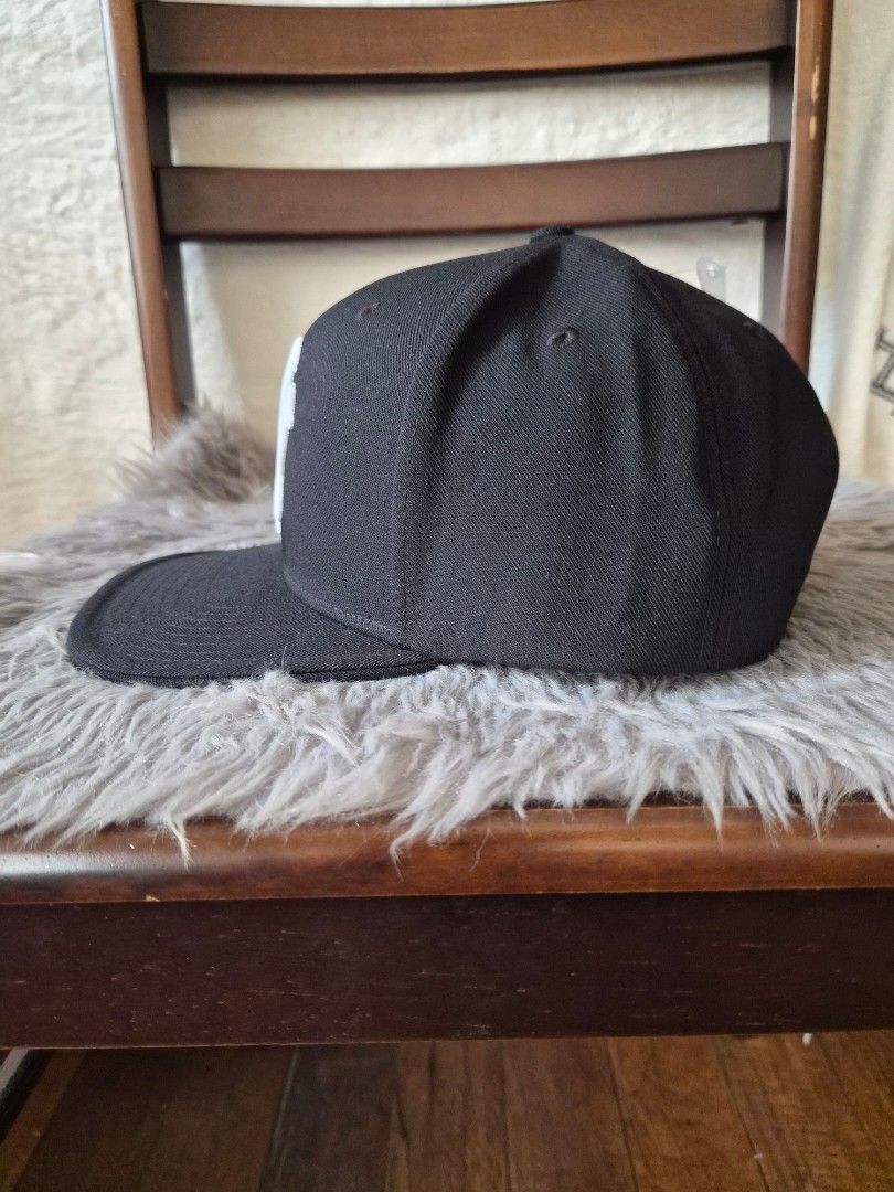 Snap back cap (Category: Caps & Hats) located in Manila. Submitted by jayy2021 (Listing ID 1408333000, Image 2). Description: brand new with tag snap back cap anta kyrie logo cap black columbia snapback cap navy 1000 pesos each.