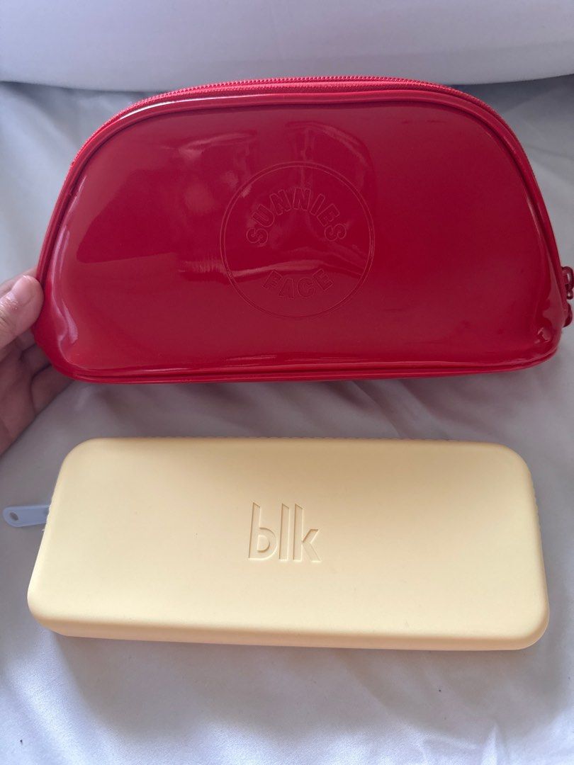 Sunnies Face Jelly Red & BLK Silicone Pouch Set (Category: Purses & Pouches) located in Pasig City. Submitted by prelovedjeeems (Listing ID 1408319465, Image 1). Description: - Set Price: P600 ONLY!!! - Great for gifts this xmas! - Sunnies Face Trapezoid Pouch in ruby / Original Price: P 816 - BLK Silicone Pouch in yellow / Original Price: P230 RFS: Decluttering Mode of payment: BDO, Gcash, COD with additional fee from couriers Delivery: lalamove